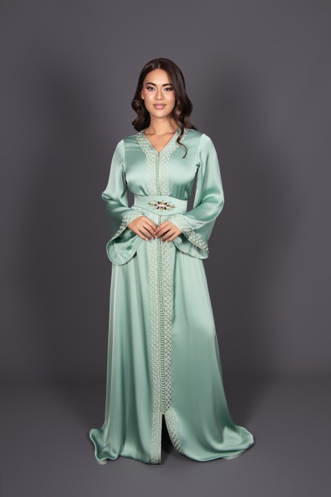 Caftan marocain fluide vert amande ivoire - Caftan Louiza - vente en ligne Oran