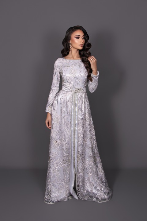 Caftan Taja - caftan marocain de mariée modeste blanc argenté expédié à Montpellier