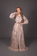 Caftan Jannate, caftan marocain takchita marocaine haute couture manches bouffantes dentelle beige