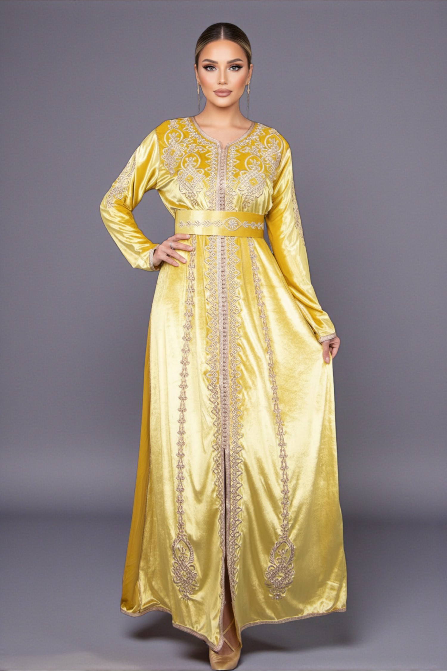 Caftan en Velours Jaune avec Broderies Traditionnelles