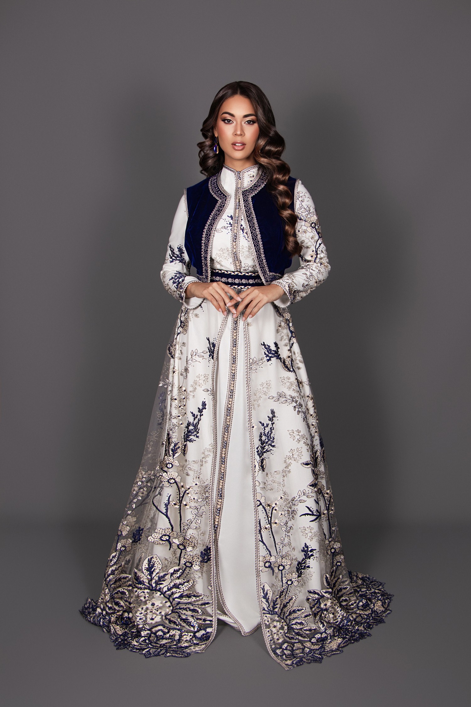 Kaftan Nessima - high neck lace ivory blue