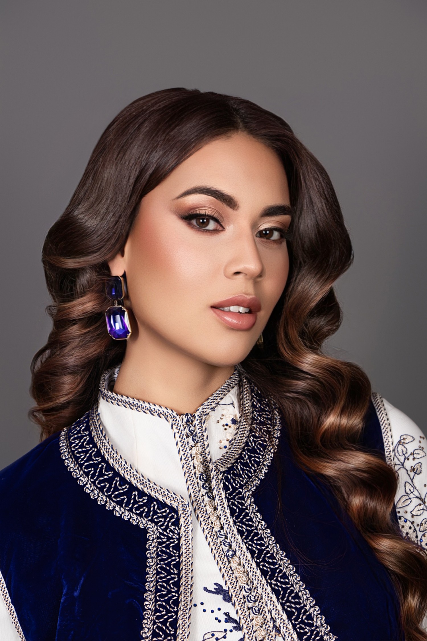 Kaftan Nessima - high neck lace ivory blue