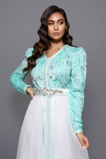 Takchita marocaine de cérémonie brodée main manches bouffantes vert pâle blanc - Caftan Maysoun