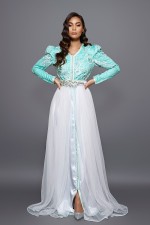 Caftan Maysoun manches bouffantes vert pâle blanc - takchita marocaine de mariée à commander en ligne