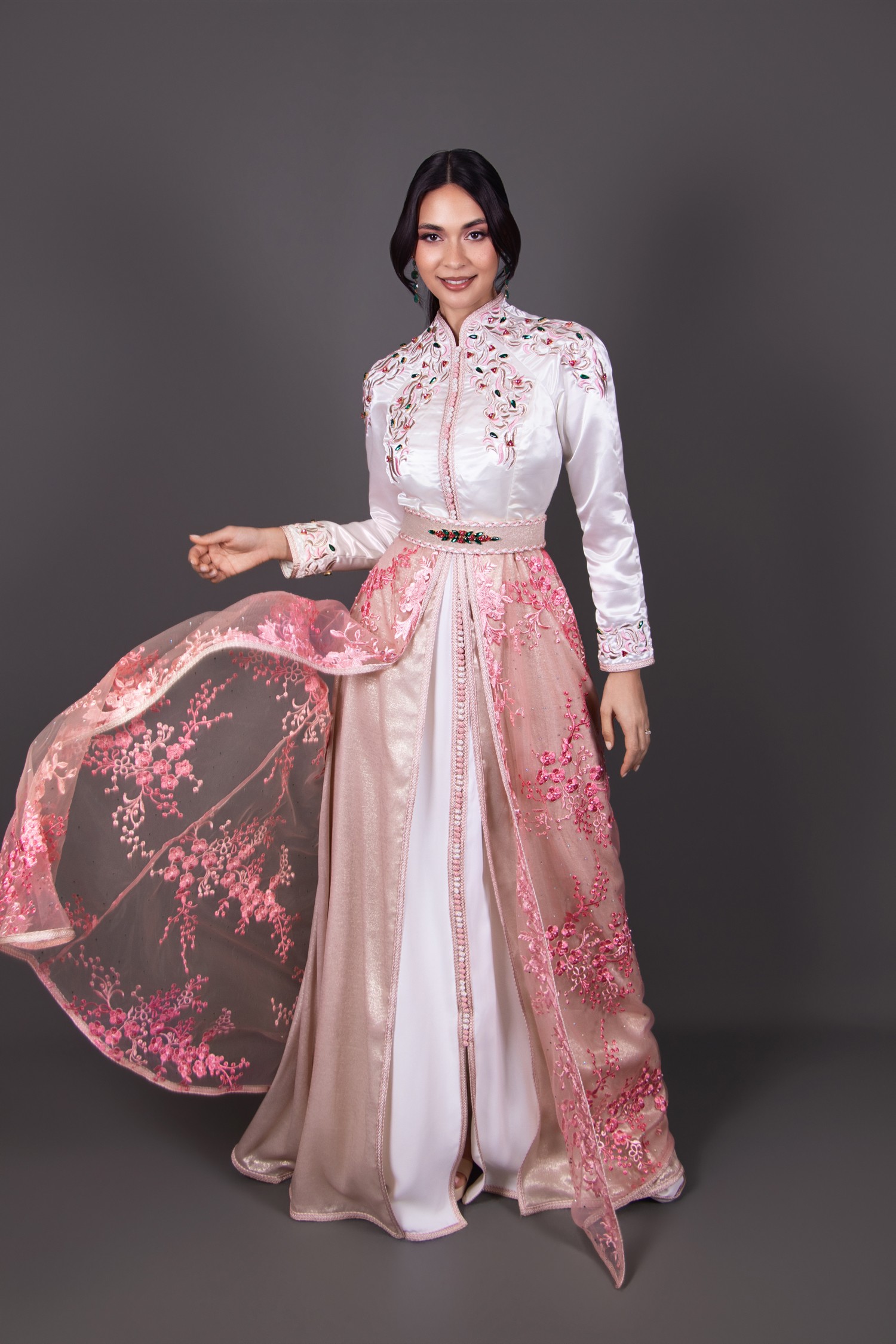 Caftan Cyrielle Blanc Cassé & Nacarat – Caftan Marocain Couture