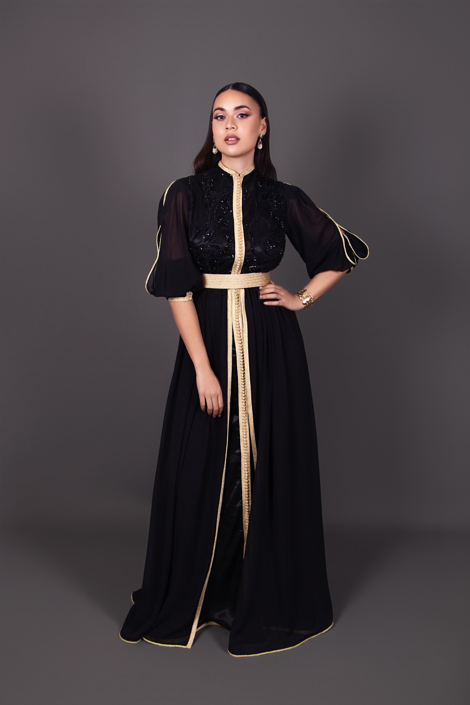 White & Gold Caftan – Moroccan Elegance & Sophistication