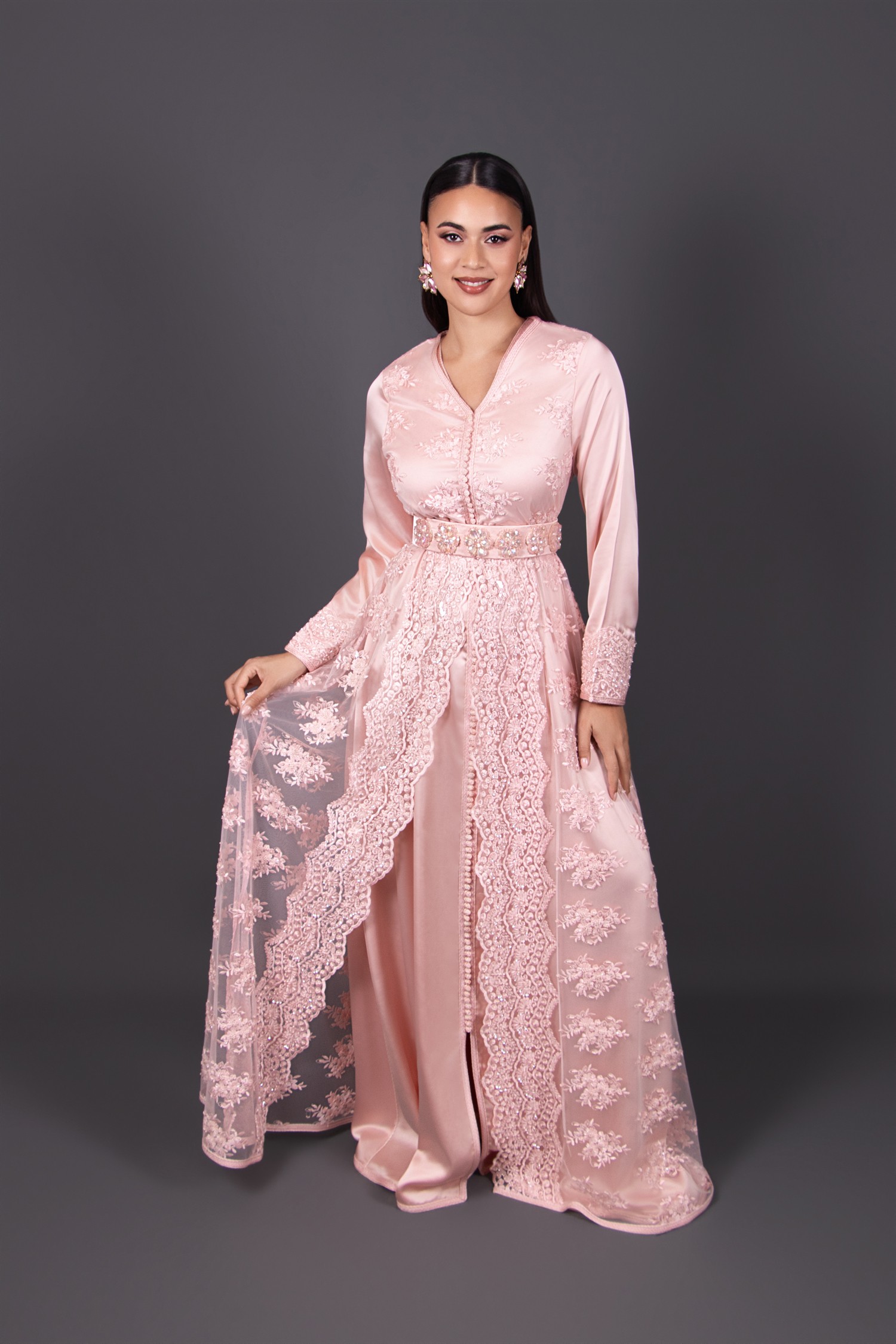 Caftan Floria Rose Poudré – Caftan Marocain Élégant Femme