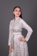 Takchita marocaine de cérémonie brodée main col montant dentelle argenté bleu - Caftan Meriem