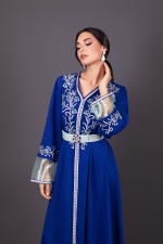 Acheter caftan marocain mariage brodé bleu roi argenté - Caftan Zina