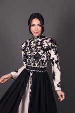 Caftan Firdaous col montant fluide noir beige - takchita marocaine mariage livraison Casablanca