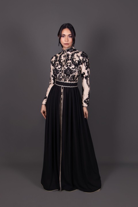 Takchita marocaine moderne col montant fluide noir beige - Caftan Firdaous sur mesure