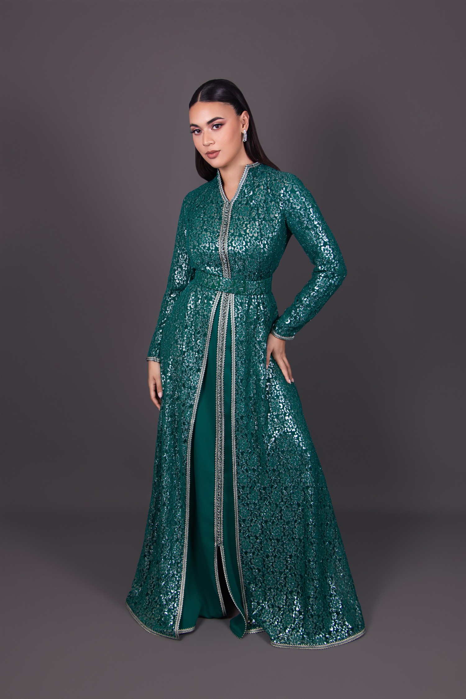 Caftan Kalysta en dentelle légère – Caftan élégant ajusté vert et argent