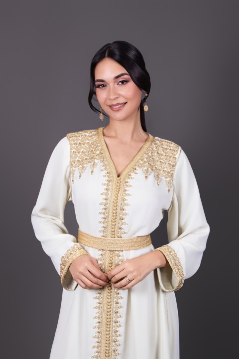 Caftan Aziza - caftan marocain de mariée crêpe brodécru expédié à Alger