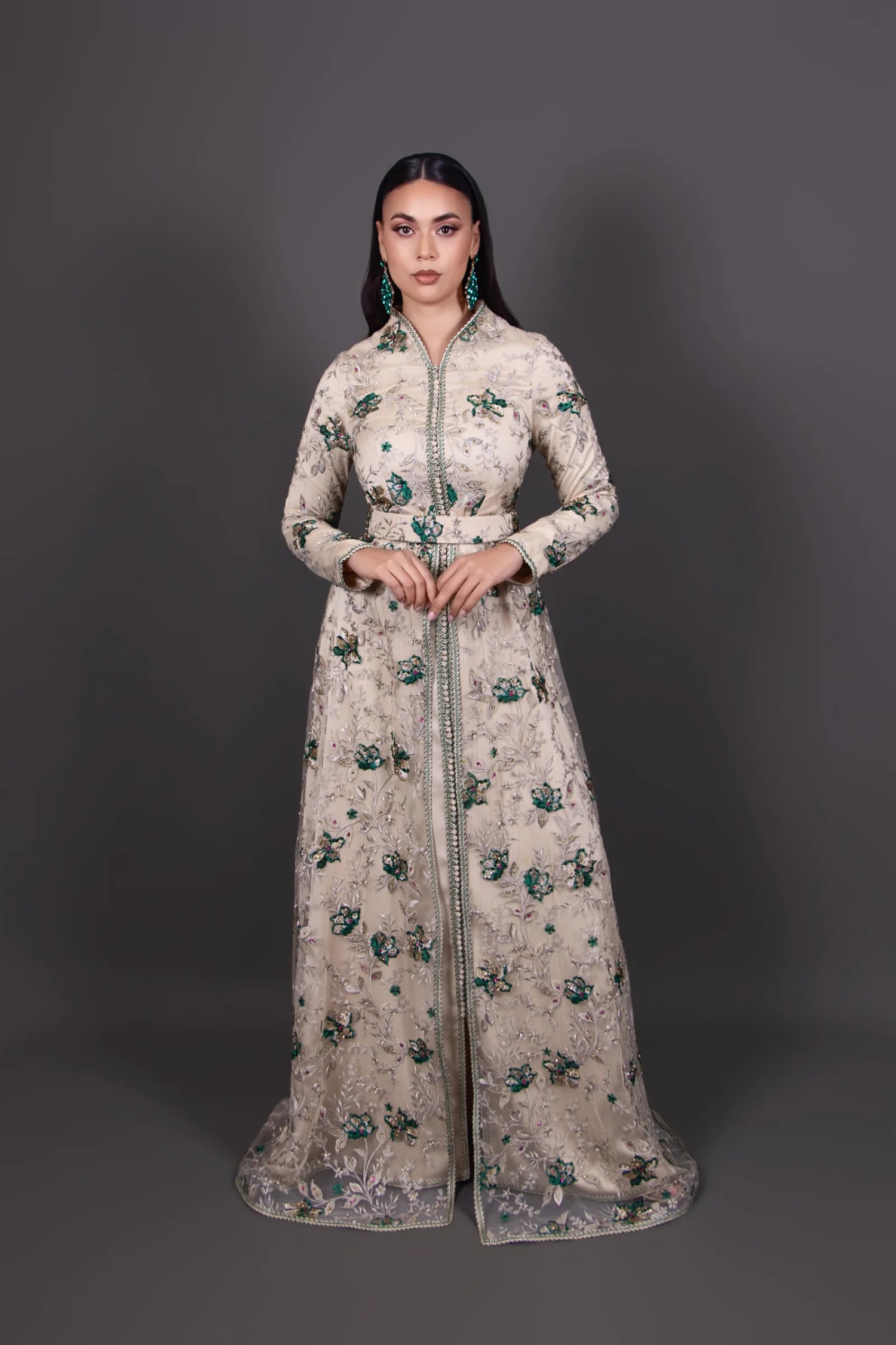 Caftan Jade Beige et Vert – Caftan Marocain Élégant Femme